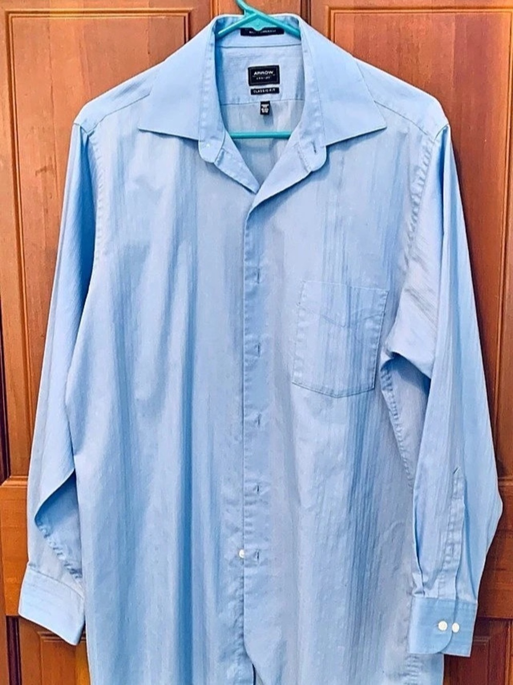 4 Men’s Shirt Bundle Sz M: Blue Wrinkle Free & Gray Button Down 2 White T Shirts